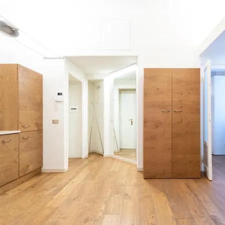 アパート Porta Venezia Elegant Penthouse With Terrace ミラノ